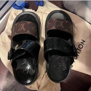 LV sandals size 7
